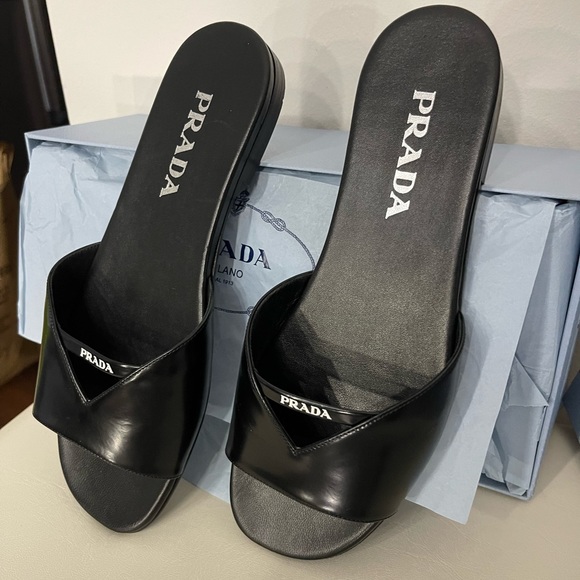 !SOLD! Prada Triangle Logo Strap Black Leather White Slide Sandal Flip Flop 37.5 - Picture 4 of 8